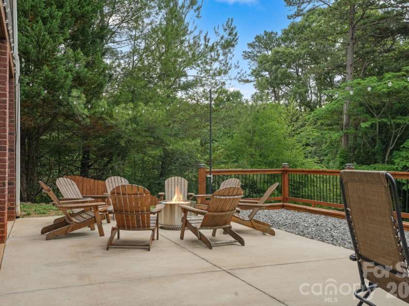 4616 20th Street Place, Hickory, NC 28601.  MLS# CAR4423392, YatesRealty ID 31296. 