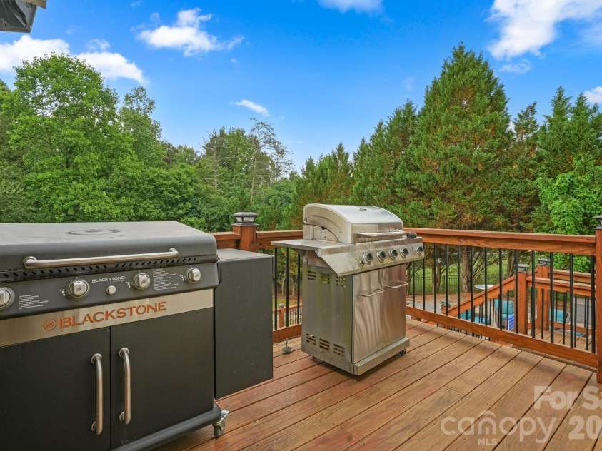 4616 20th Street Place, Hickory, NC 28601.  MLS# CAR4423392, YatesRealty ID 31296. 