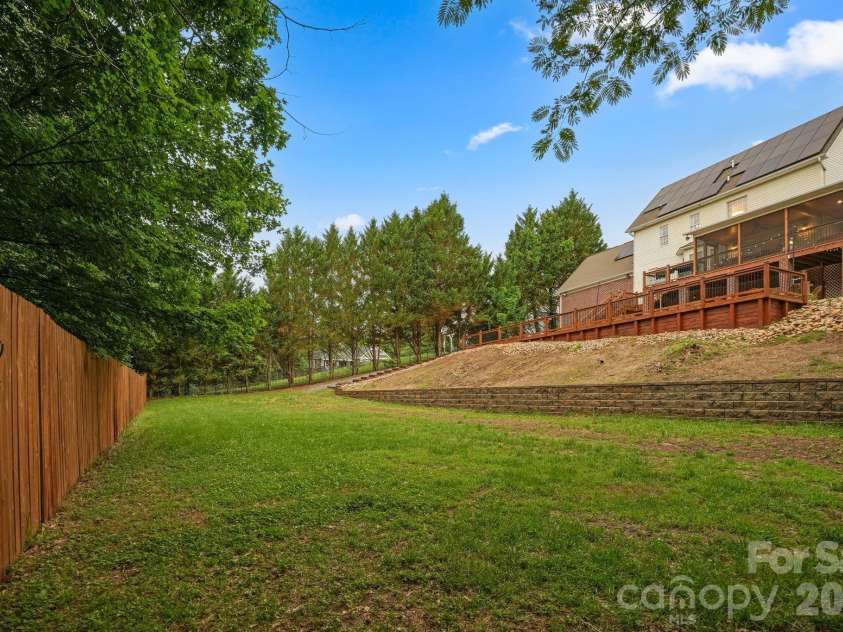 4616 20th Street Place, Hickory, NC 28601.  MLS# CAR4423392, YatesRealty ID 31296. 