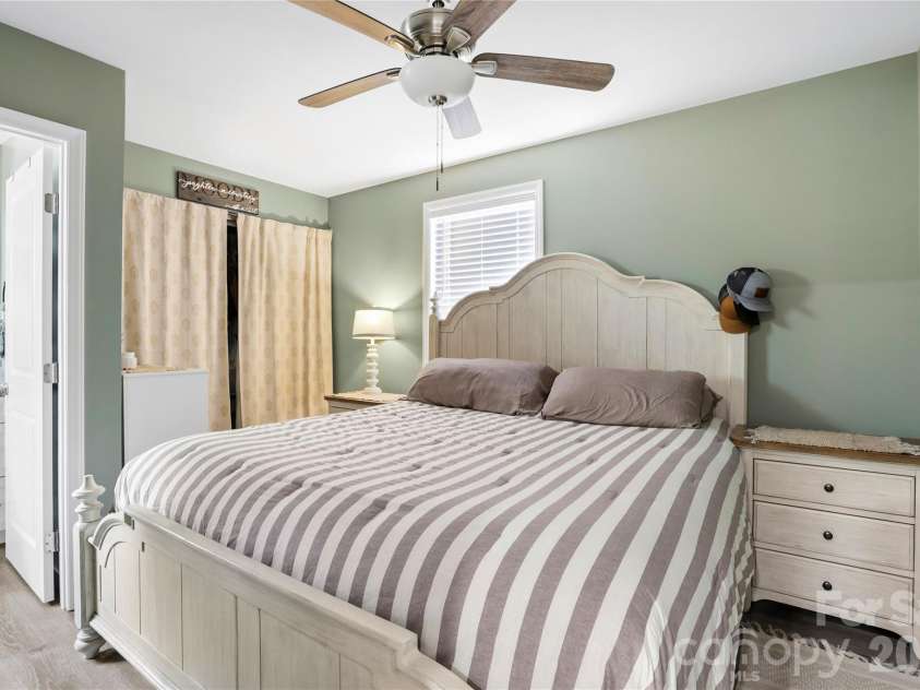 13 Trade Street, Arden, NC 28704.  MLS# CAR4388890, YatesRealty ID 31297. 