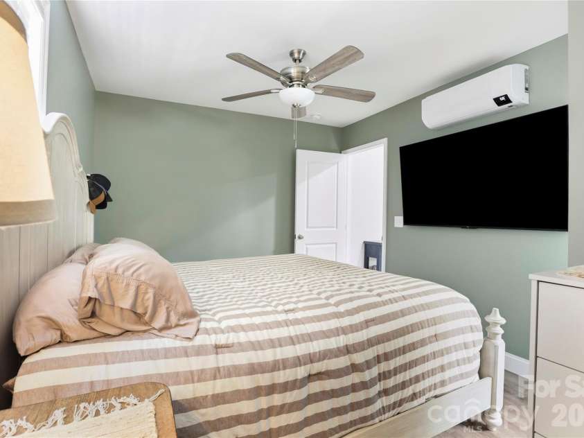 13 Trade Street, Arden, NC 28704.  MLS# CAR4388890, YatesRealty ID 31297. 