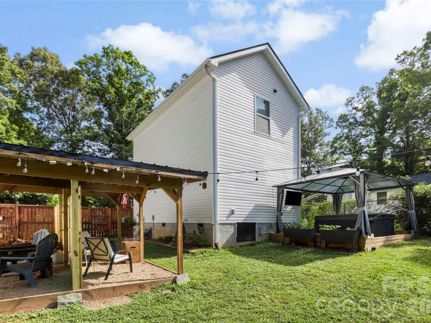 13 Trade Street, Arden, NC 28704.  MLS# CAR4388890, YatesRealty ID 31297. 
