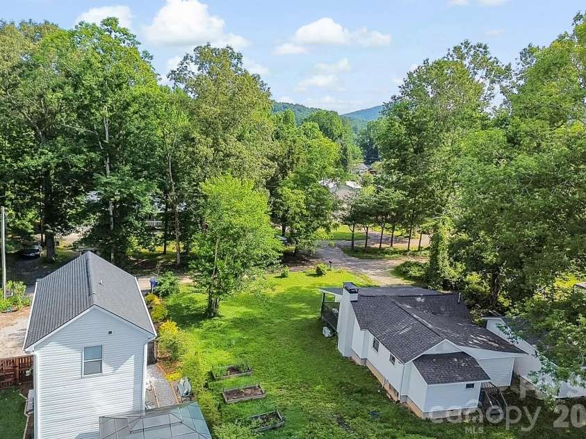 13 Trade Street, Arden, NC 28704.  MLS# CAR4388890, YatesRealty ID 31297. 