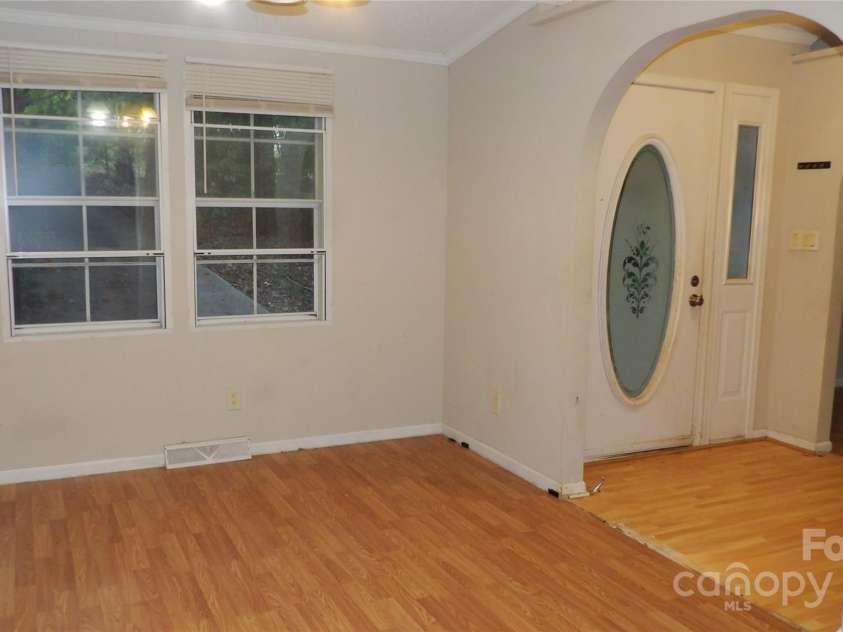 2705 Mountainview Road, Clover, SC 29710.  MLS# CAR4285670, YatesRealty ID 31297. Dining