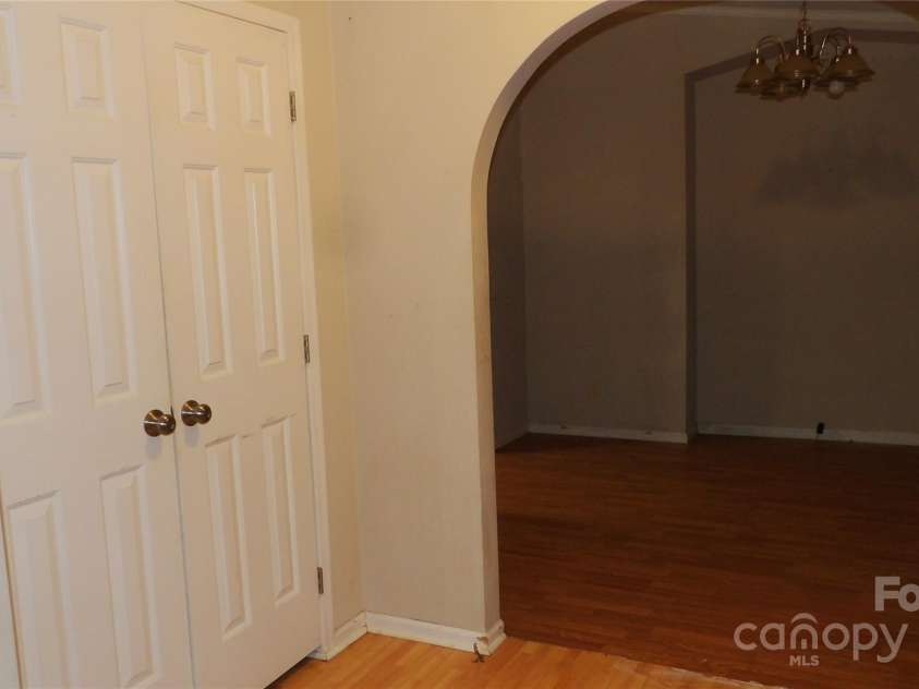 2705 Mountainview Road, Clover, SC 29710.  MLS# CAR4285670, YatesRealty ID 31297. Entry