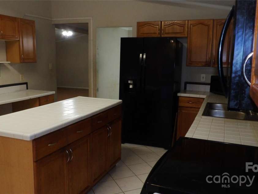 2705 Mountainview Road, Clover, SC 29710.  MLS# CAR4285670, YatesRealty ID 31297. Kitchen