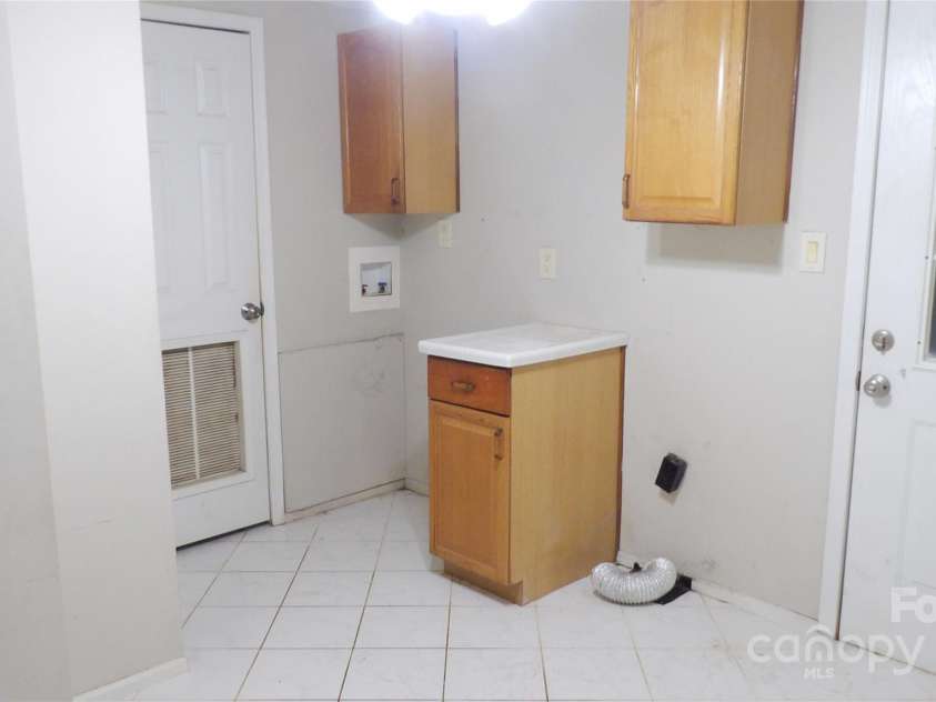 2705 Mountainview Road, Clover, SC 29710.  MLS# CAR4285670, YatesRealty ID 31297. Laundry