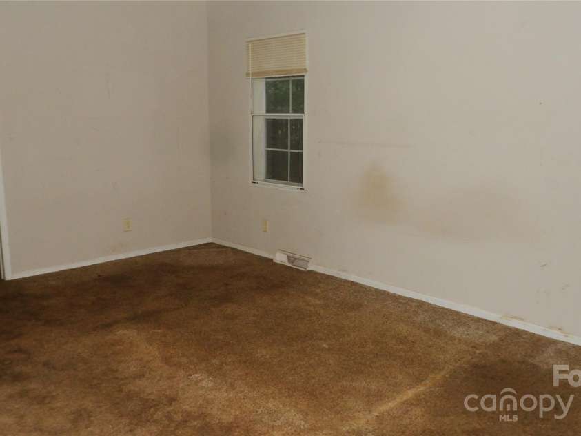 2705 Mountainview Road, Clover, SC 29710.  MLS# CAR4285670, YatesRealty ID 31297. Primary Bedroom
