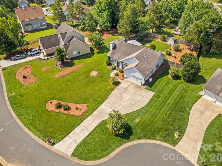 4425 Derbyshire Lane, Matthews, NC 28104.  MLS# CAR4393404, YatesRealty ID 31298. 