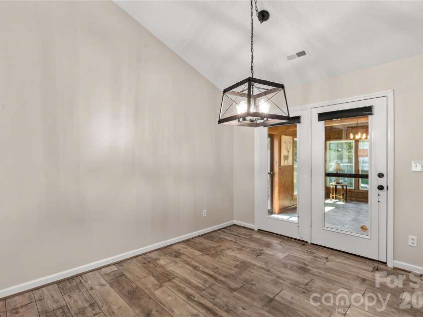 4425 Derbyshire Lane, Matthews, NC 28104.  MLS# CAR4393404, YatesRealty ID 31298. Dining Area