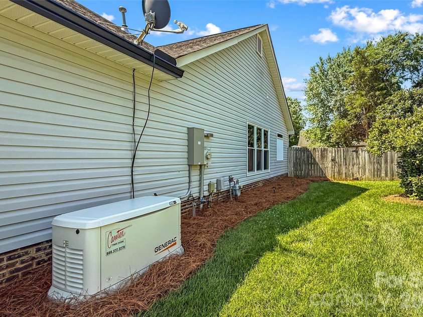 4425 Derbyshire Lane, Matthews, NC 28104.  MLS# CAR4393404, YatesRealty ID 31298. Home's Generator