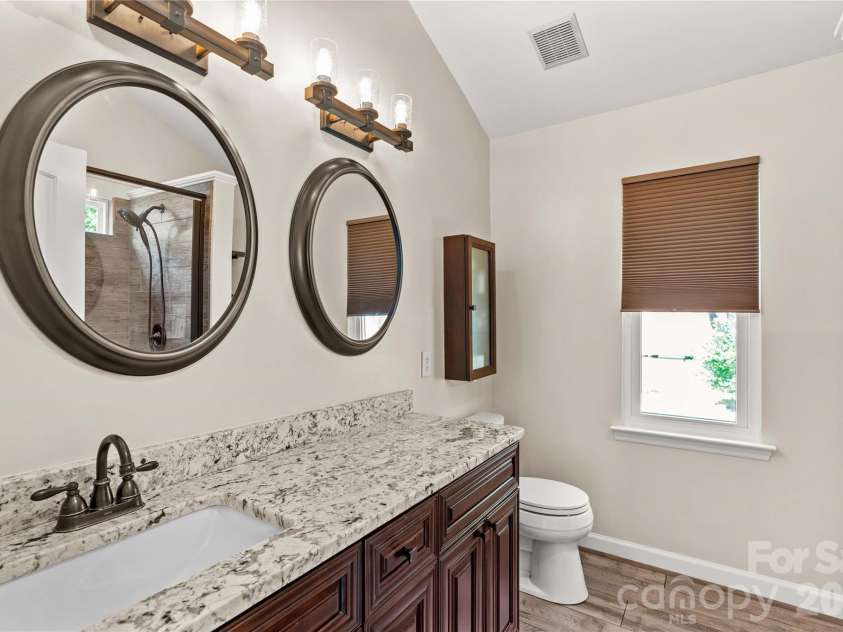 4425 Derbyshire Lane, Matthews, NC 28104.  MLS# CAR4393404, YatesRealty ID 31298. Updated Primary Bathroom