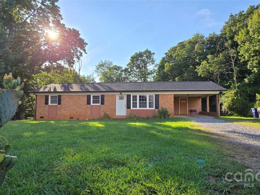 206 ROWAL Street, Conover, NC 28613.  MLS# CAR4288804, YatesRealty ID 31299. 