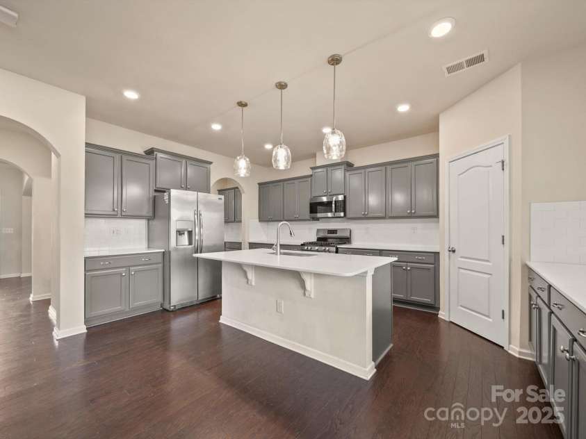 1067 Winnett Drive, Waxhaw, NC 28173.  MLS# CAR4282163, YatesRealty ID 31300. 