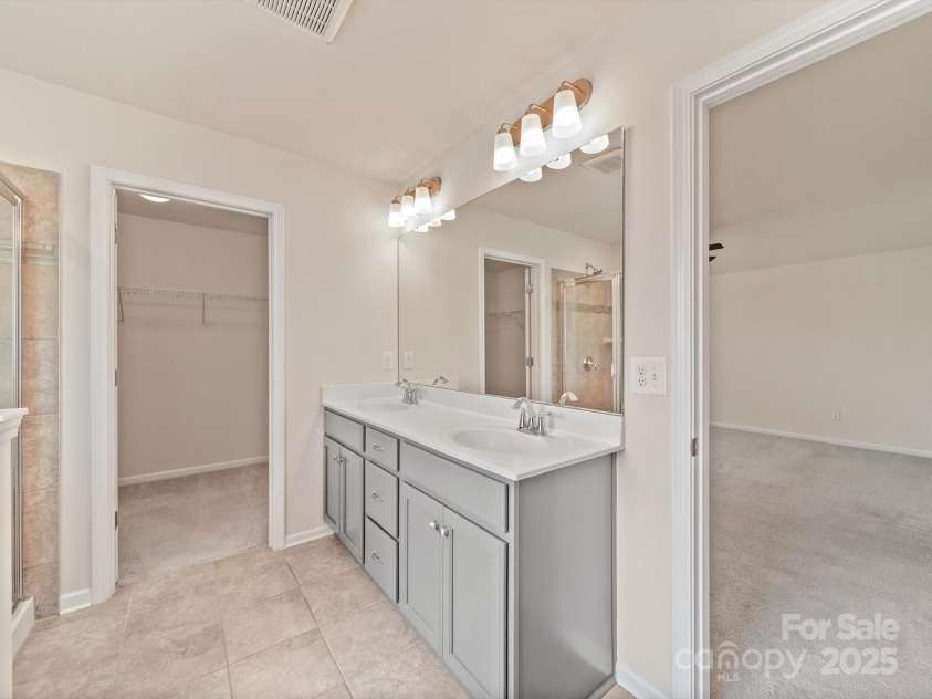 1067 Winnett Drive, Waxhaw, NC 28173.  MLS# CAR4282163, YatesRealty ID 31300. 