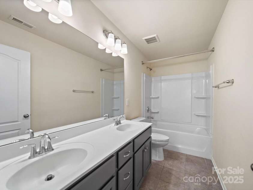 1067 Winnett Drive, Waxhaw, NC 28173.  MLS# CAR4282163, YatesRealty ID 31300. 