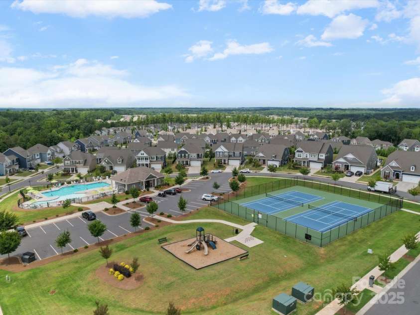 1067 Winnett Drive, Waxhaw, NC 28173.  MLS# CAR4282163, YatesRealty ID 31300. 