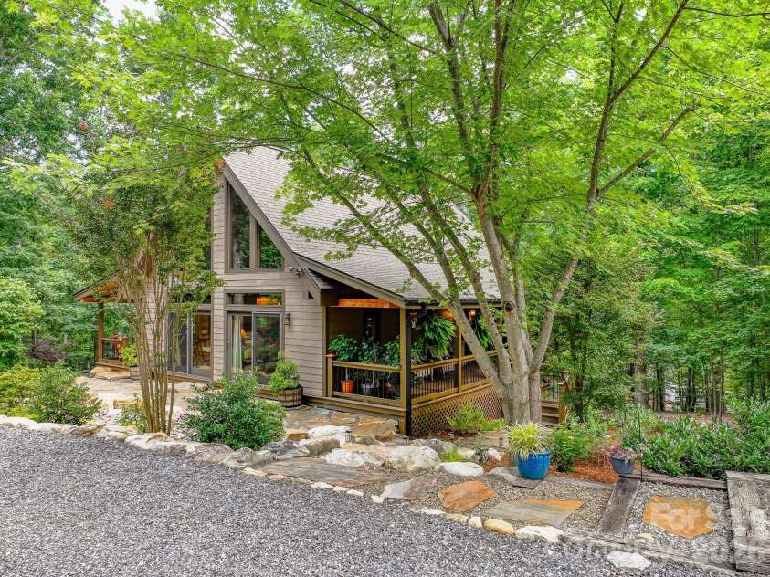 68 Woodgate Trail, Nebo, NC 28751.  MLS# CAR4389561, YatesRealty ID 31301. 