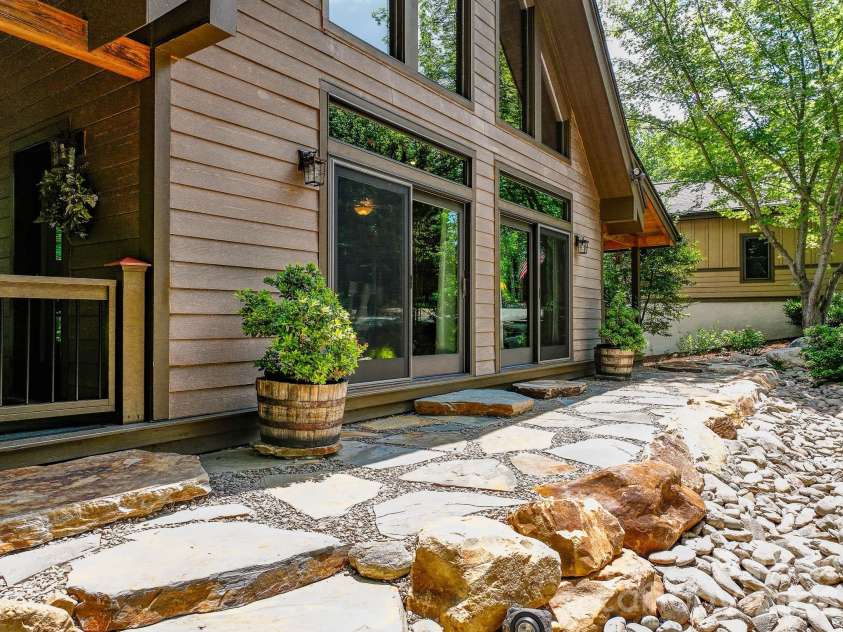 68 Woodgate Trail, Nebo, NC 28751.  MLS# CAR4389561, YatesRealty ID 31301. 