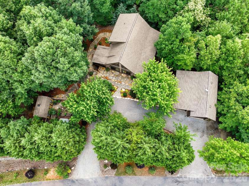 68 Woodgate Trail, Nebo, NC 28751.  MLS# CAR4389561, YatesRealty ID 31301. 