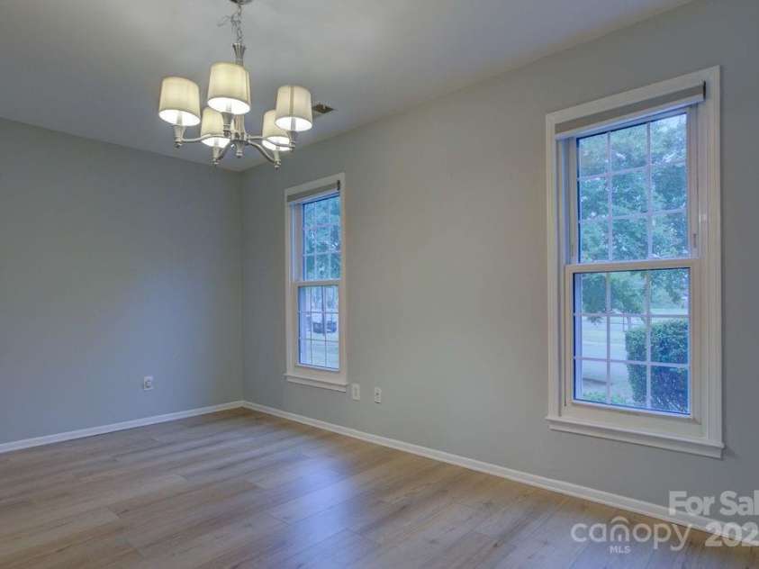 8434 Knights Bridge Road, Charlotte, NC 28210.  MLS# CAR4286331, YatesRealty ID 31301. 