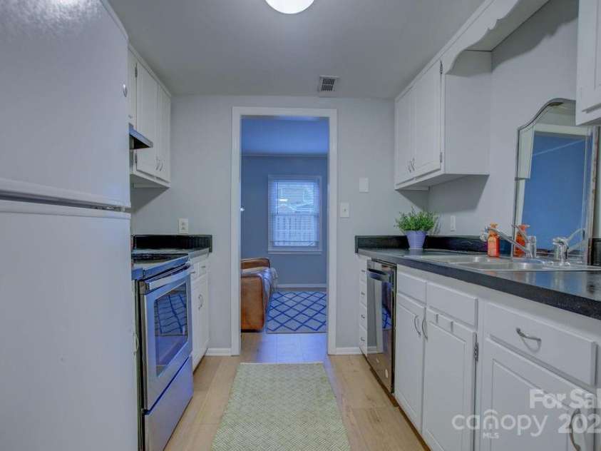 8434 Knights Bridge Road, Charlotte, NC 28210.  MLS# CAR4286331, YatesRealty ID 31301. 