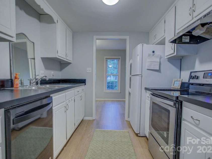 8434 Knights Bridge Road, Charlotte, NC 28210.  MLS# CAR4286331, YatesRealty ID 31301. 
