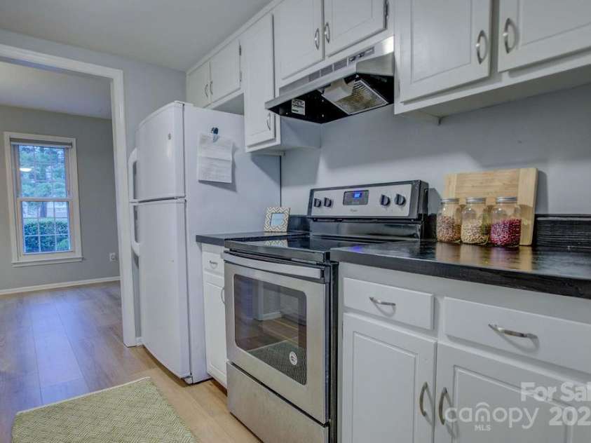 8434 Knights Bridge Road, Charlotte, NC 28210.  MLS# CAR4286331, YatesRealty ID 31301. 