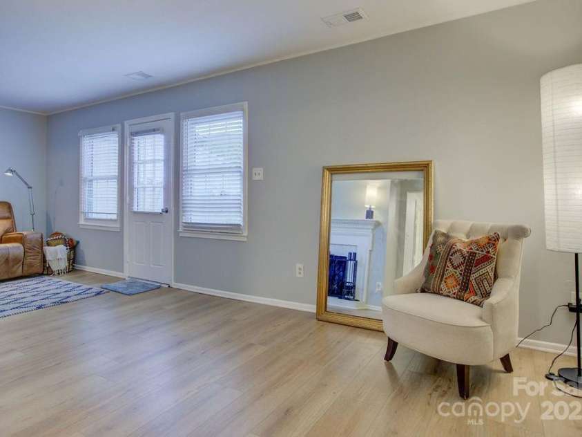 8434 Knights Bridge Road, Charlotte, NC 28210.  MLS# CAR4286331, YatesRealty ID 31301. 