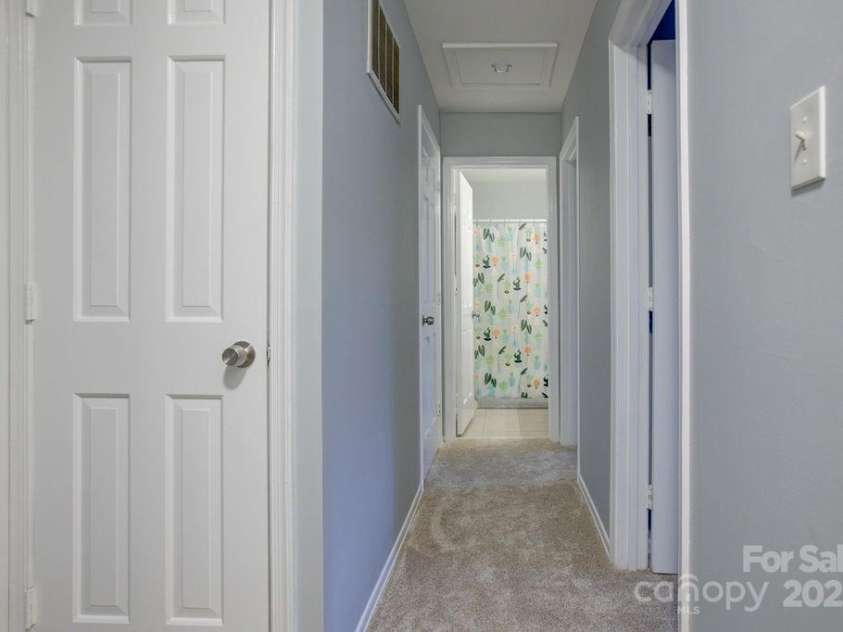 8434 Knights Bridge Road, Charlotte, NC 28210.  MLS# CAR4286331, YatesRealty ID 31301. 