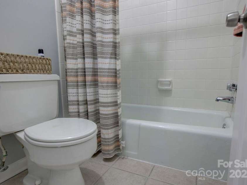 8434 Knights Bridge Road, Charlotte, NC 28210.  MLS# CAR4286331, YatesRealty ID 31301. 