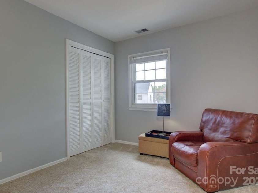 8434 Knights Bridge Road, Charlotte, NC 28210.  MLS# CAR4286331, YatesRealty ID 31301. 