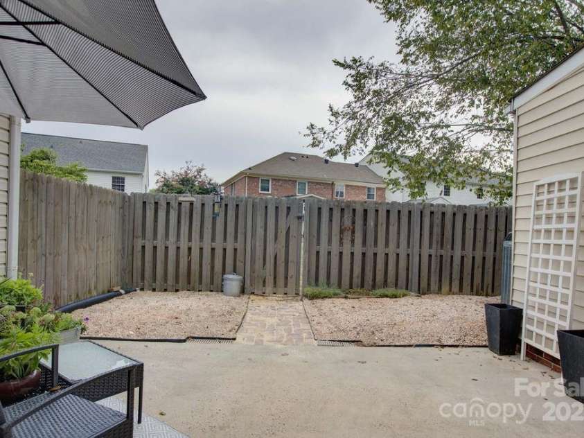 8434 Knights Bridge Road, Charlotte, NC 28210.  MLS# CAR4286331, YatesRealty ID 31301. 