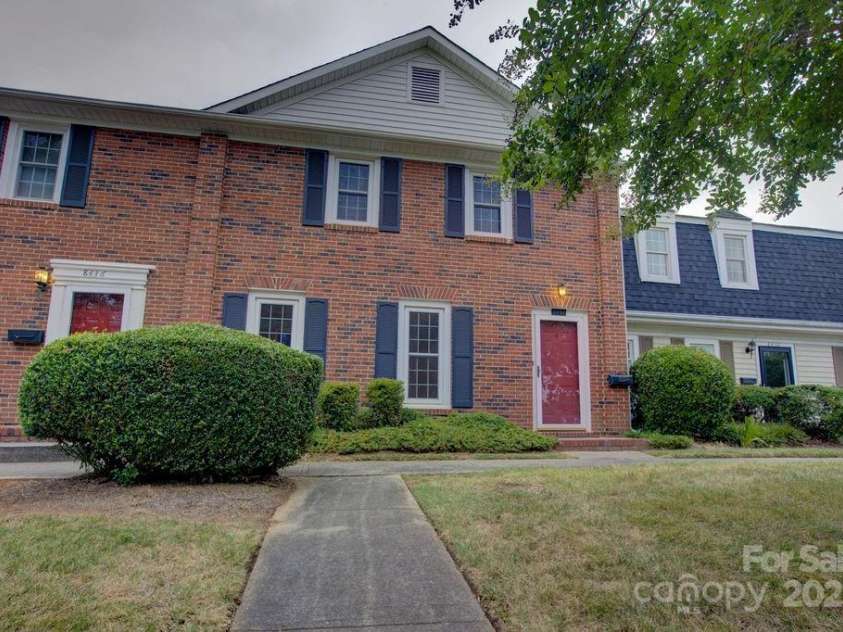 8434 Knights Bridge Road, Charlotte, NC 28210.  MLS# CAR4286331, YatesRealty ID 31301. 