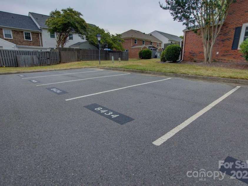 8434 Knights Bridge Road, Charlotte, NC 28210.  MLS# CAR4286331, YatesRealty ID 31301. 