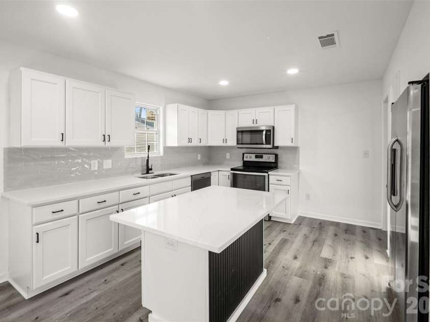 10107 Clairemore Place, Charlotte, NC 28216.  MLS# CAR4382202, YatesRealty ID 31302. 