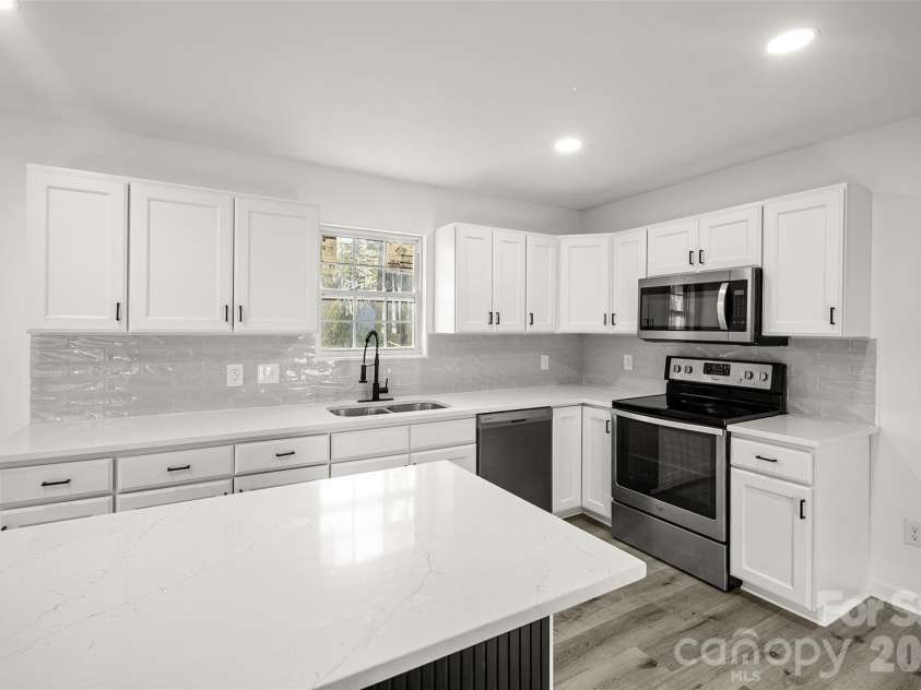 10107 Clairemore Place, Charlotte, NC 28216.  MLS# CAR4382202, YatesRealty ID 31302. 