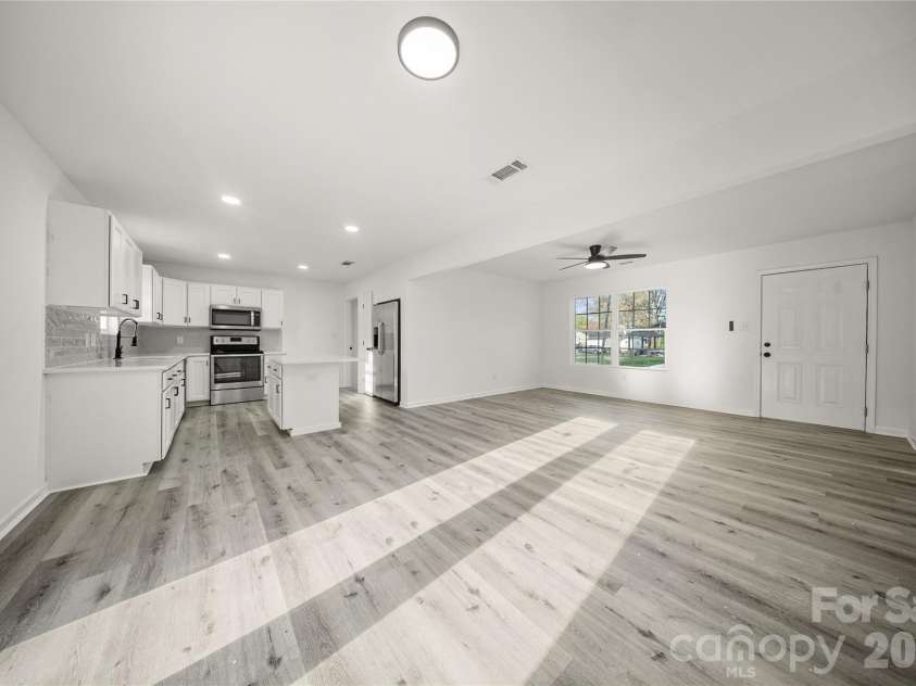 10107 Clairemore Place, Charlotte, NC 28216.  MLS# CAR4382202, YatesRealty ID 31302. 