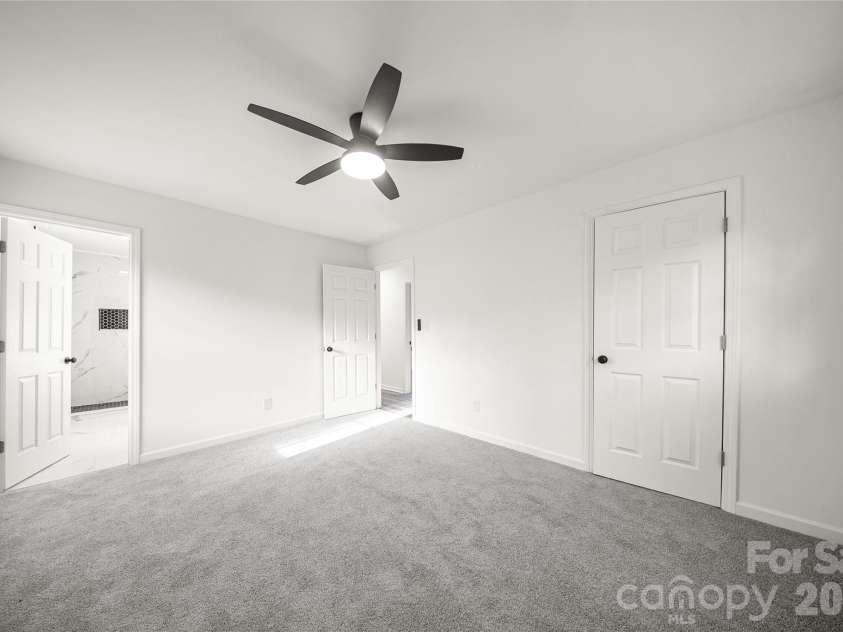 10107 Clairemore Place, Charlotte, NC 28216.  MLS# CAR4382202, YatesRealty ID 31302. 