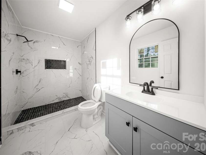 10107 Clairemore Place, Charlotte, NC 28216.  MLS# CAR4382202, YatesRealty ID 31302. 