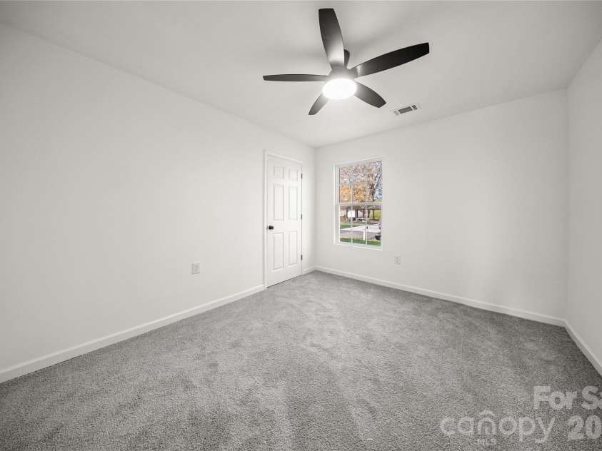 10107 Clairemore Place, Charlotte, NC 28216.  MLS# CAR4382202, YatesRealty ID 31302. 
