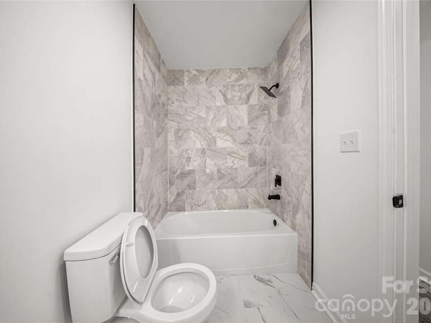 10107 Clairemore Place, Charlotte, NC 28216.  MLS# CAR4382202, YatesRealty ID 31302. 