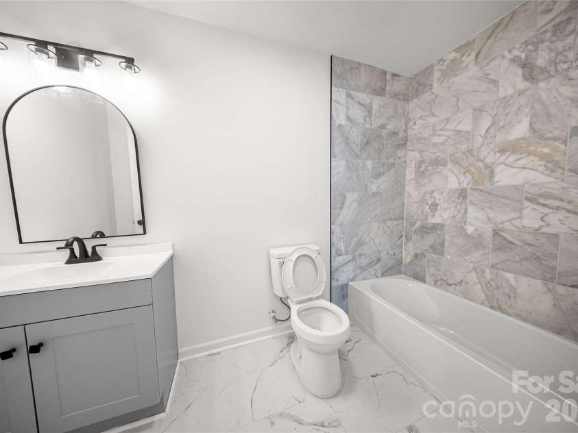 10107 Clairemore Place, Charlotte, NC 28216.  MLS# CAR4382202, YatesRealty ID 31302. 
