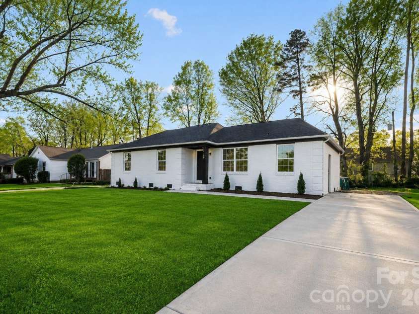 10107 Clairemore Place, Charlotte, NC 28216.  MLS# CAR4382202, YatesRealty ID 31302. 