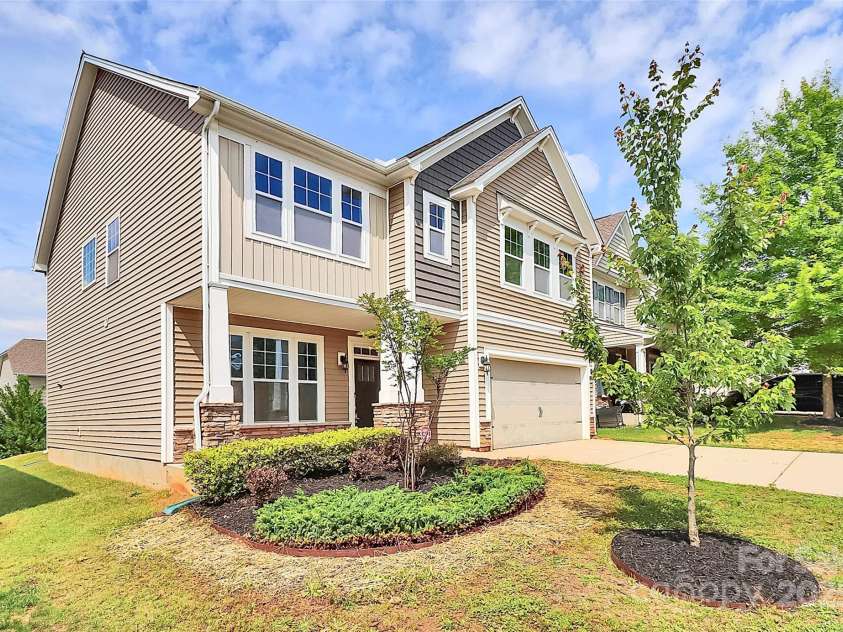 10004 Perth Moor Road, Charlotte, NC 28278.  MLS# CAR4267928, YatesRealty ID 31303. 