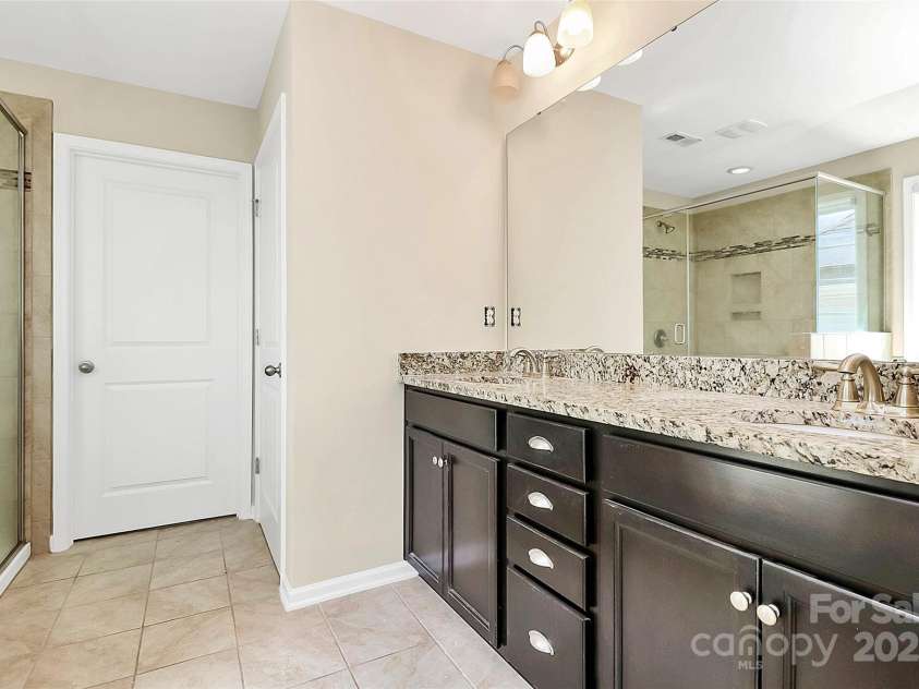 10004 Perth Moor Road, Charlotte, NC 28278.  MLS# CAR4267928, YatesRealty ID 31303. 
