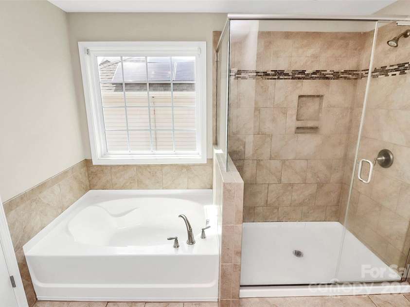 10004 Perth Moor Road, Charlotte, NC 28278.  MLS# CAR4267928, YatesRealty ID 31303. 