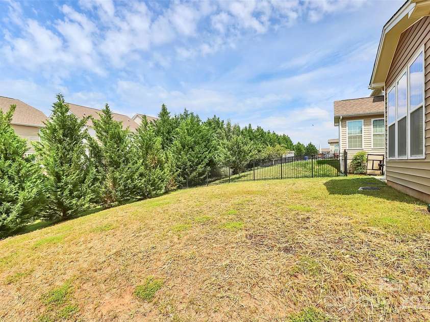 10004 Perth Moor Road, Charlotte, NC 28278.  MLS# CAR4267928, YatesRealty ID 31303. 
