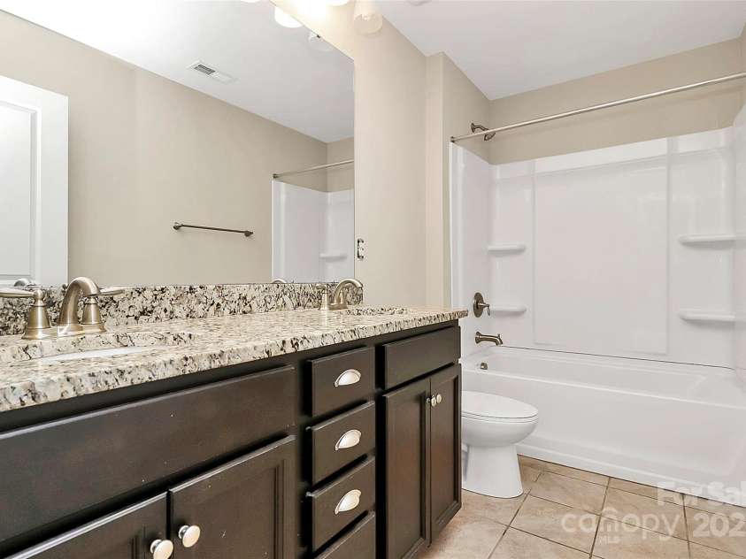 10004 Perth Moor Road, Charlotte, NC 28278.  MLS# CAR4267928, YatesRealty ID 31303. 