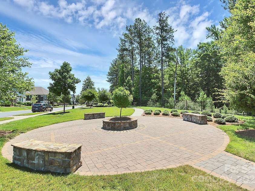 10004 Perth Moor Road, Charlotte, NC 28278.  MLS# CAR4267928, YatesRealty ID 31303. 